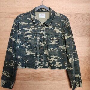 TINSELTOWN CAMO CROPPED RAW EDGE HEM JACKET ARMY GREEN - EUC